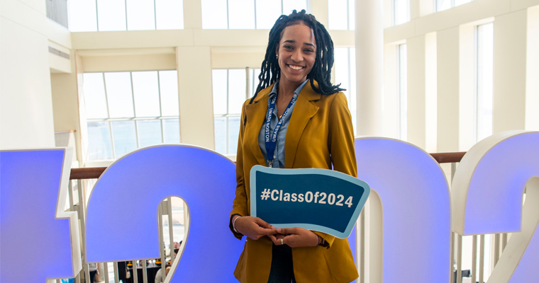 Admitted student holds up sign that says #Classof2024